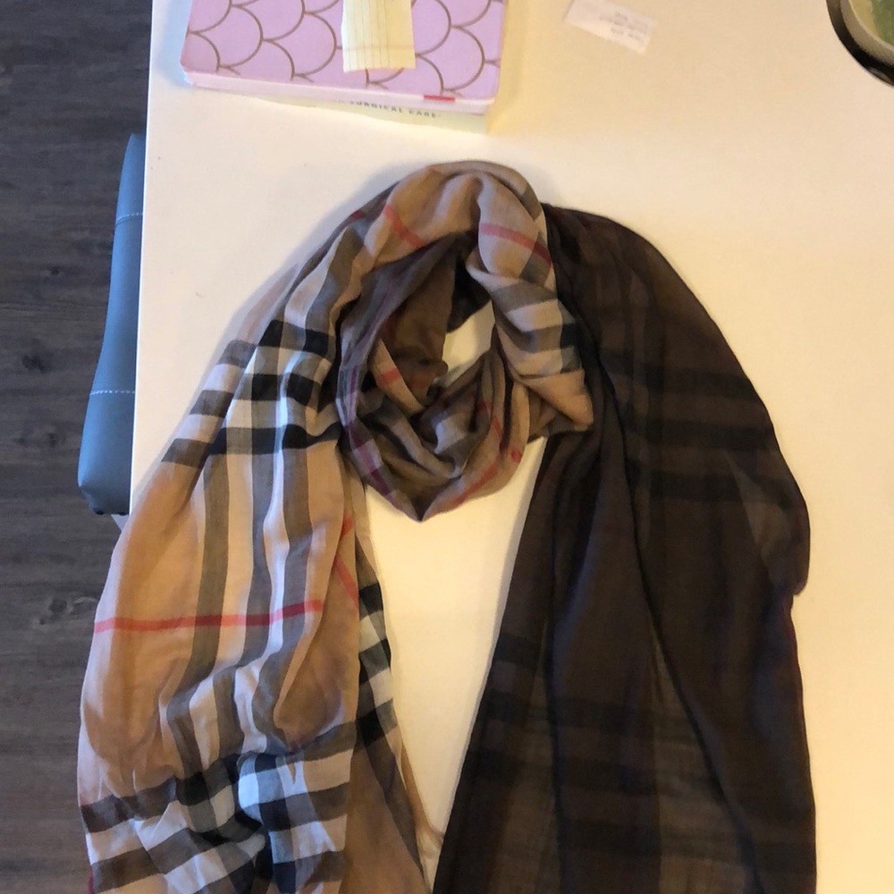 Burberry ombré scarf